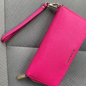 ‼️SOLD‼️MICHAEL KORS JET SET CONTINENTAL WALLET